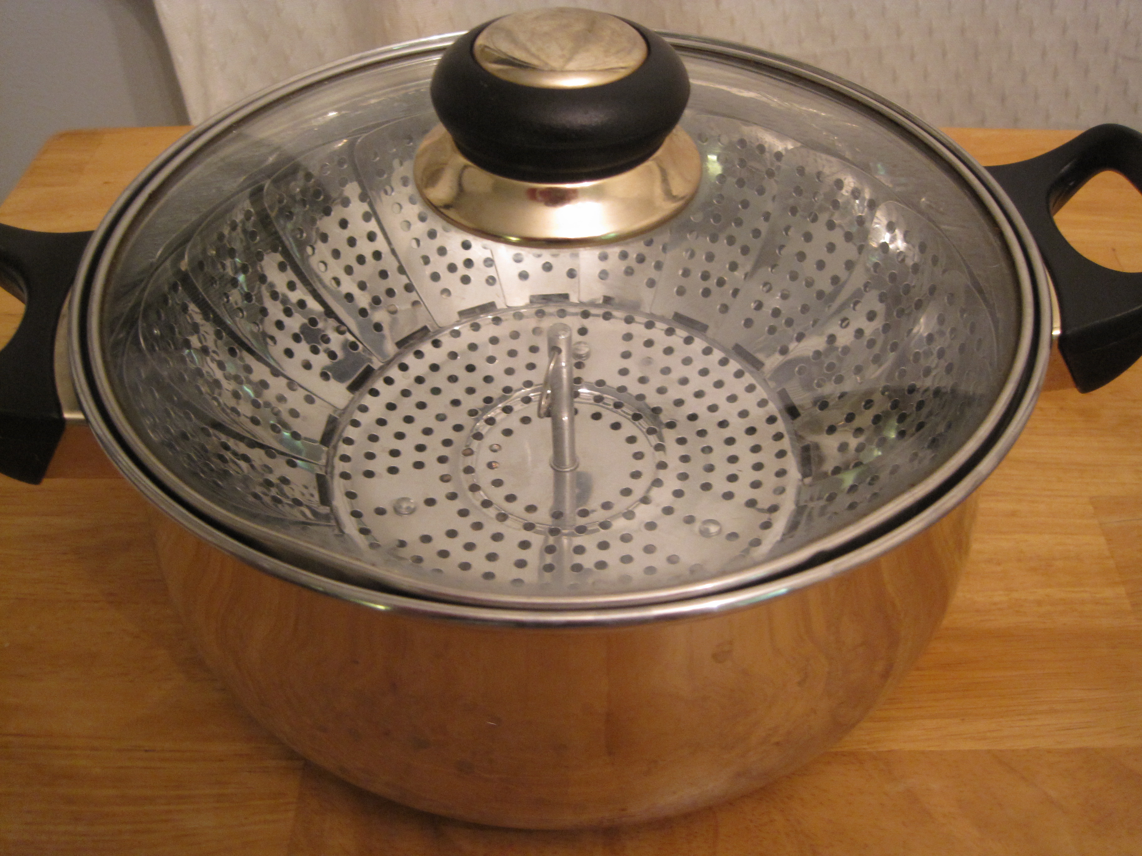 How do you use a stovetop food steamer to cook vegetables?