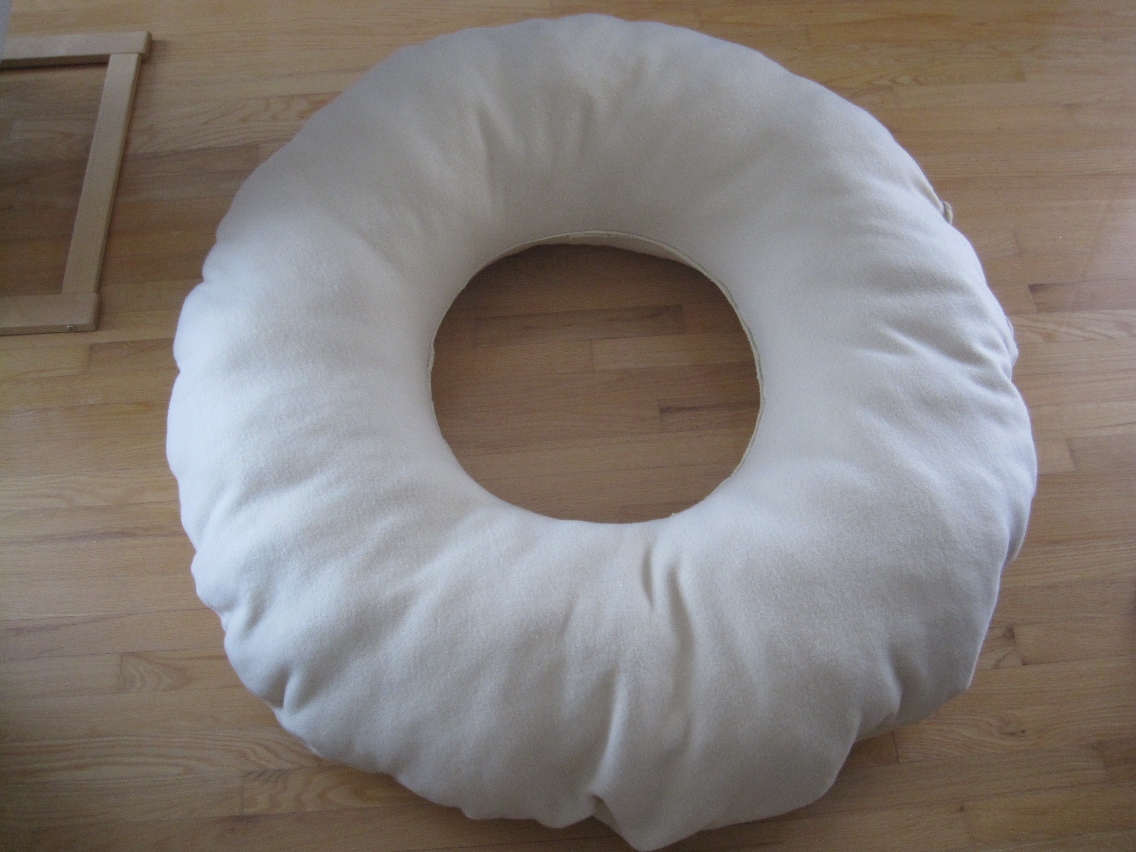 round pillow with hole in the middle